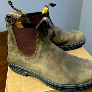 Men’s Blundstones like new condition! 
Colour: brown 
Smoke free pet free home